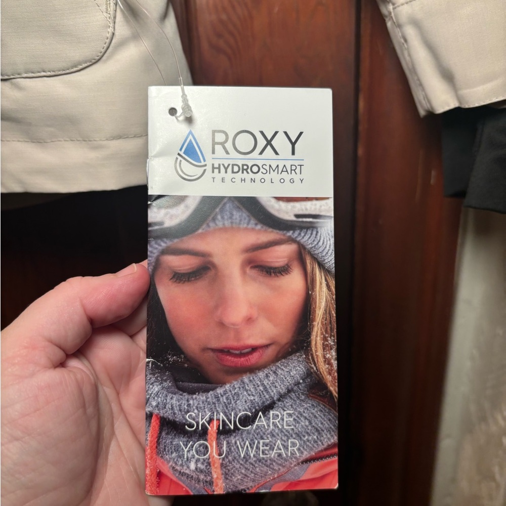 NWT- Roxy Andie women's insulated snow jacket. - Picture 10 of 15